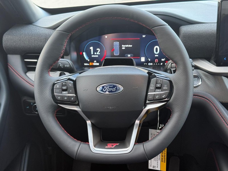 Ford Explorer Vehicle Full-screen Gallery Image 10