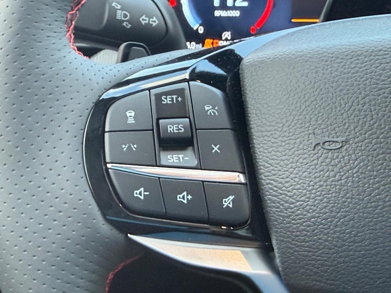 Ford Explorer Vehicle Full-screen Gallery Image 11