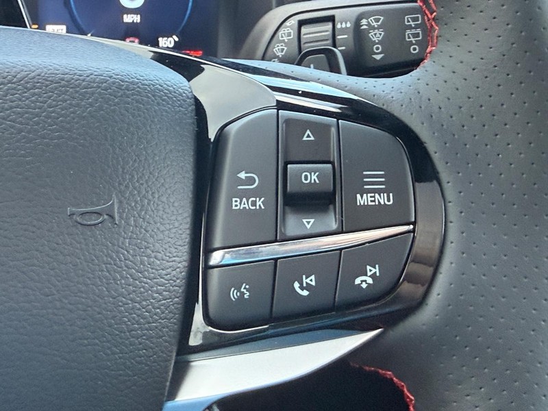 Ford Explorer Vehicle Full-screen Gallery Image 12