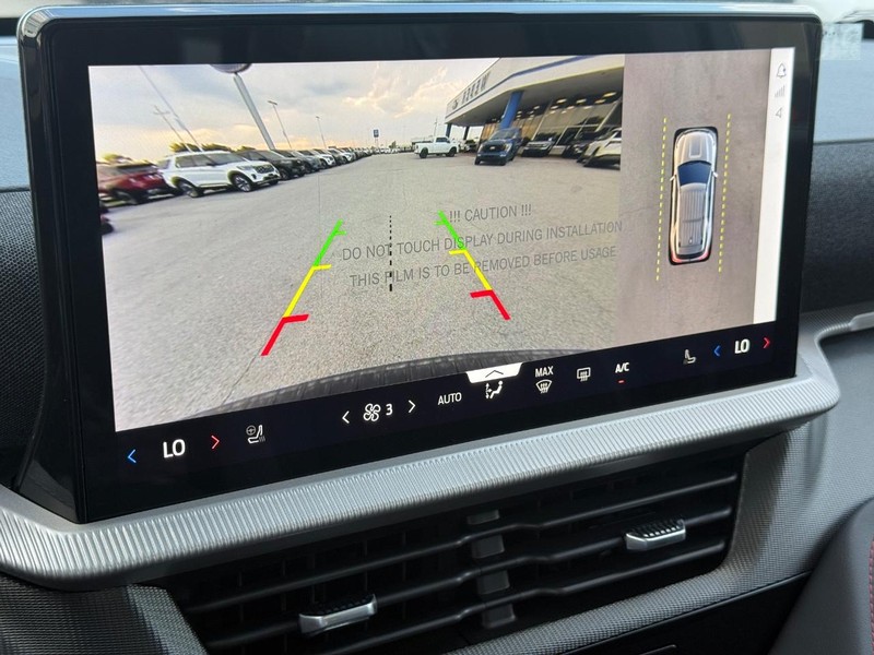 Ford Explorer Vehicle Full-screen Gallery Image 15