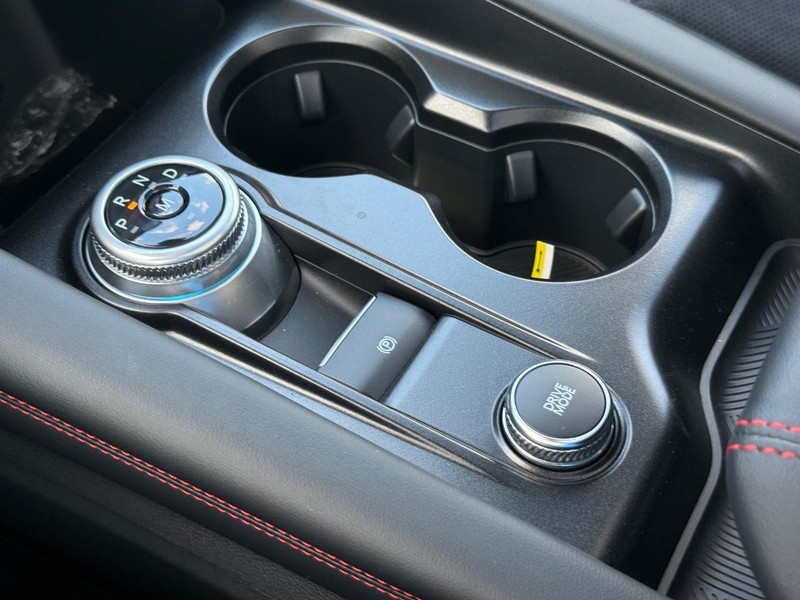 Ford Explorer Vehicle Full-screen Gallery Image 17