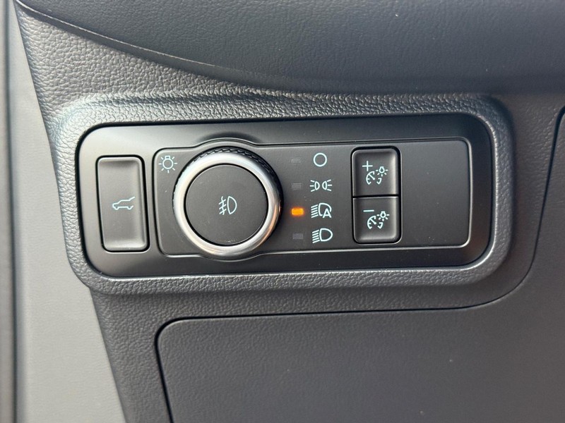 Ford Explorer Vehicle Full-screen Gallery Image 19