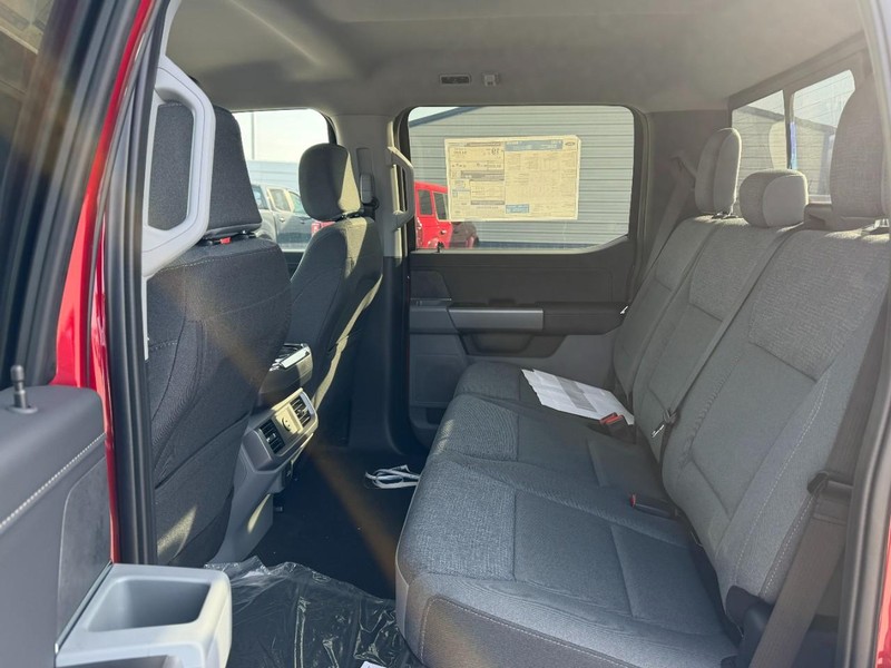 Ford F-150 Vehicle Full-screen Gallery Image 4