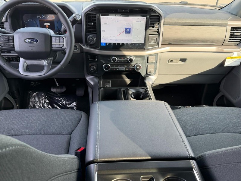 Ford F-150 Vehicle Full-screen Gallery Image 5