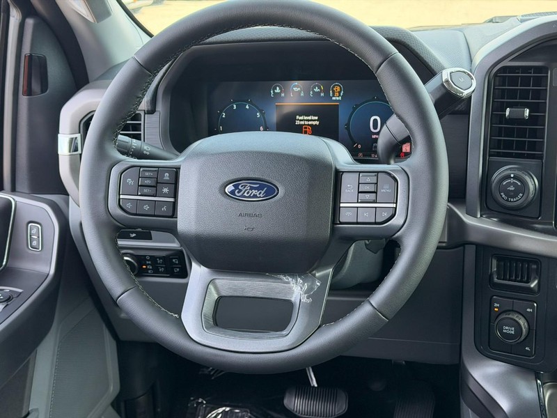 Ford F-150 Vehicle Full-screen Gallery Image 6