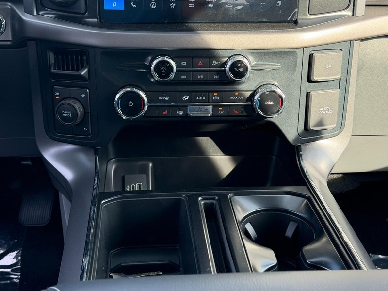 Ford F-150 Vehicle Full-screen Gallery Image 8