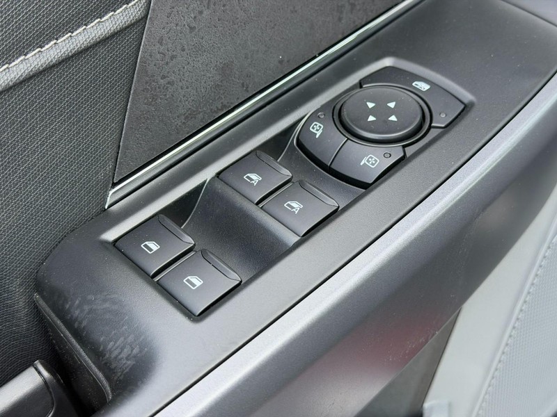 Ford F-150 Vehicle Full-screen Gallery Image 9