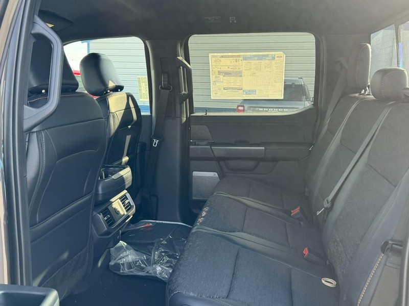 Ford F-150 Vehicle Full-screen Gallery Image 4