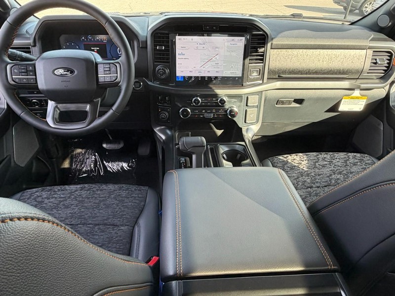 Ford F-150 Vehicle Full-screen Gallery Image 5