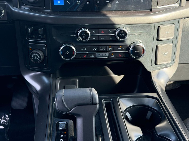 Ford F-150 Vehicle Full-screen Gallery Image 8