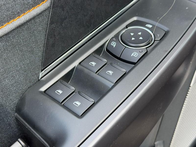 Ford F-150 Vehicle Full-screen Gallery Image 9