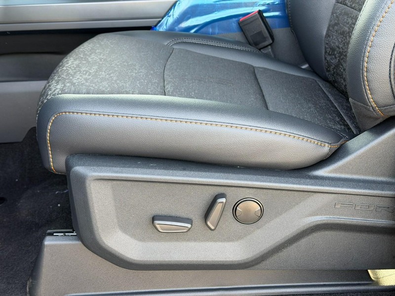Ford F-150 Vehicle Full-screen Gallery Image 10