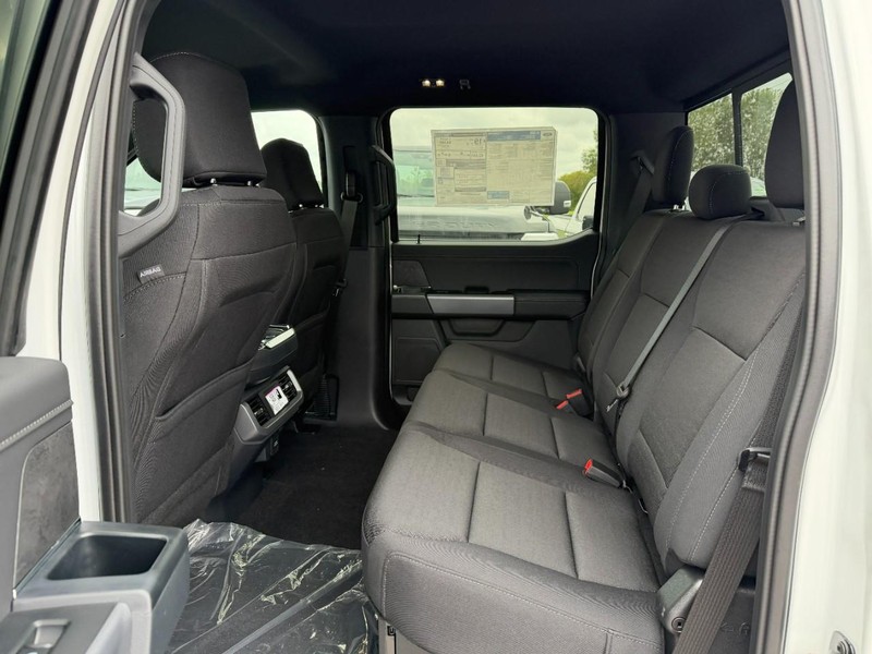 Ford F-150 Vehicle Full-screen Gallery Image 4