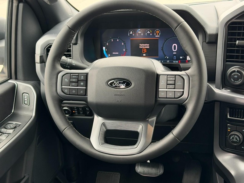 Ford F-150 Vehicle Full-screen Gallery Image 6