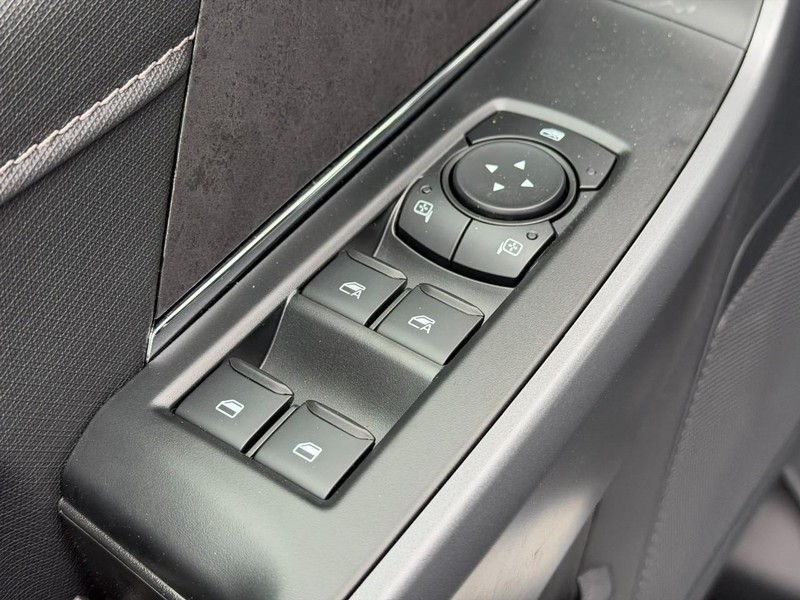 Ford F-150 Vehicle Full-screen Gallery Image 9