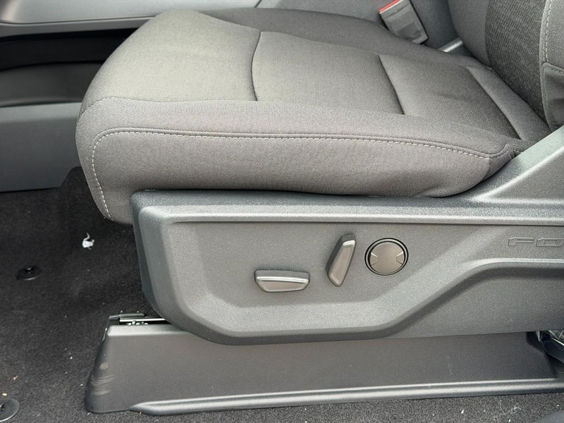 Ford F-150 Vehicle Full-screen Gallery Image 10
