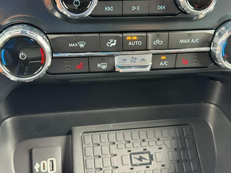 Ford F-150 Vehicle Full-screen Gallery Image 14