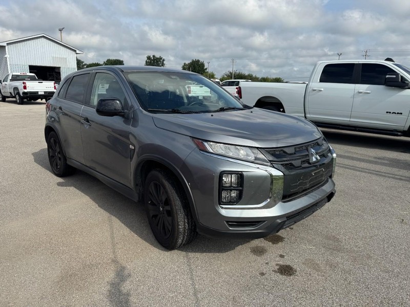 Mitsubishi Outlander Sport Vehicle Full-screen Gallery Image 2