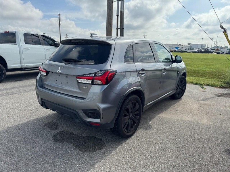 Mitsubishi Outlander Sport Vehicle Full-screen Gallery Image 3