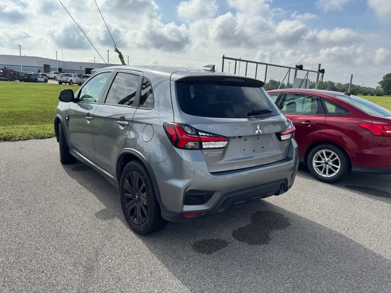 Mitsubishi Outlander Sport Vehicle Full-screen Gallery Image 4