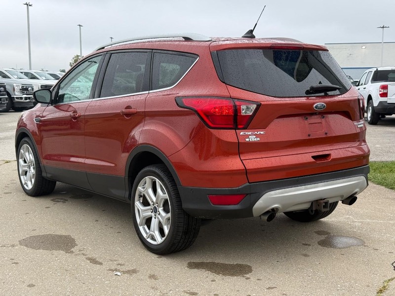 Ford Escape Vehicle Full-screen Gallery Image 3