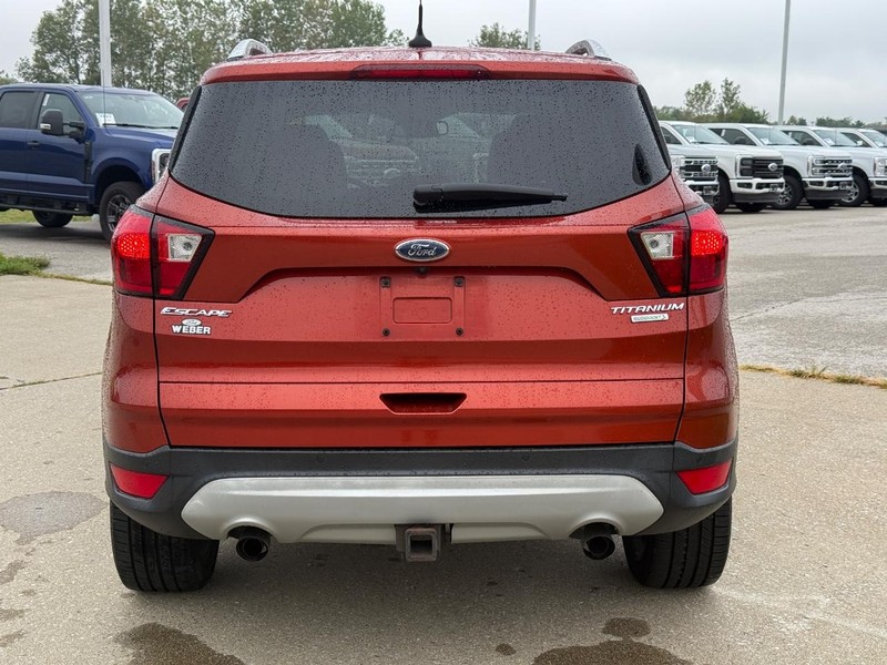 Ford Escape Vehicle Full-screen Gallery Image 4