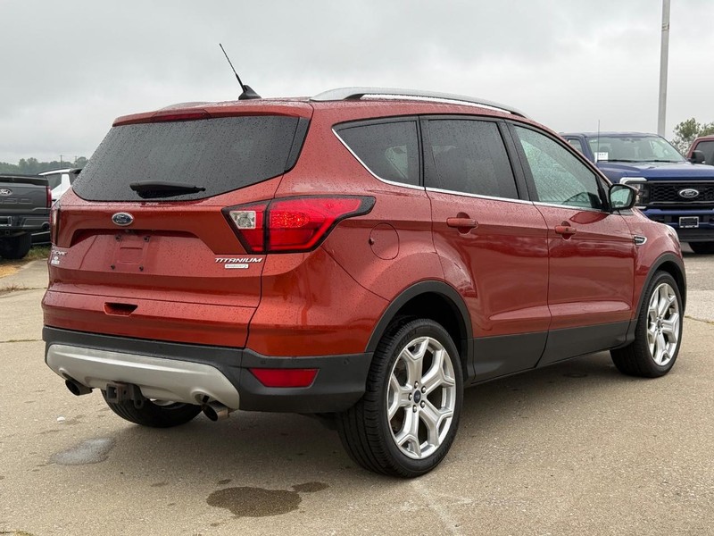 Ford Escape Vehicle Full-screen Gallery Image 5