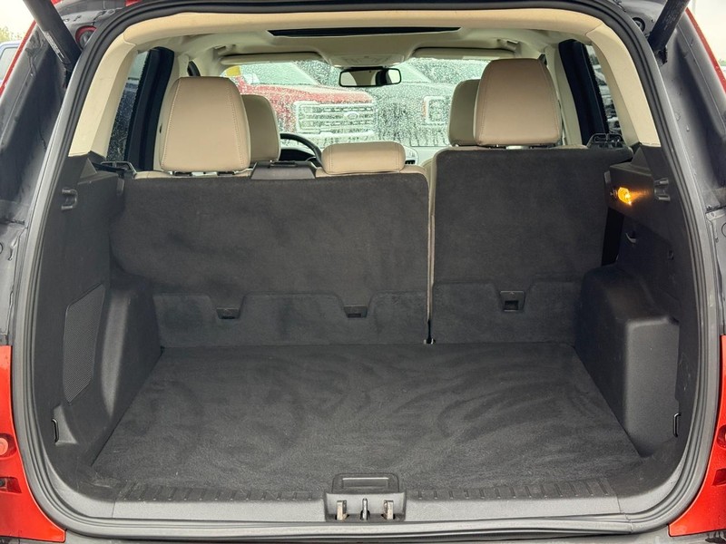 Ford Escape Vehicle Full-screen Gallery Image 6