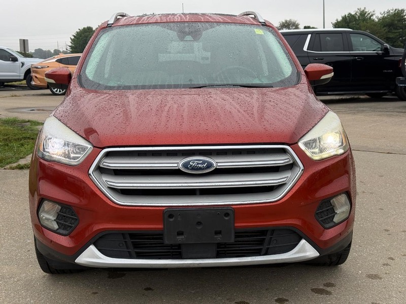 Ford Escape Vehicle Full-screen Gallery Image 9