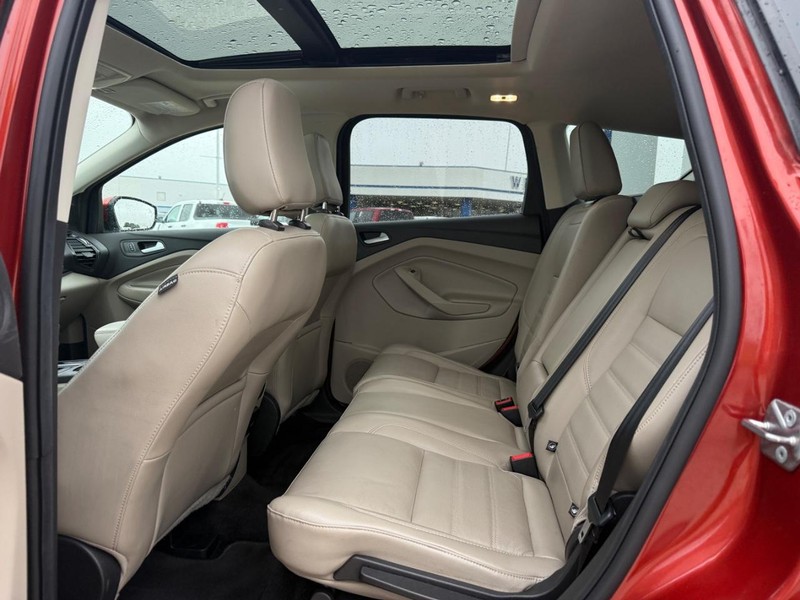 Ford Escape Vehicle Full-screen Gallery Image 10