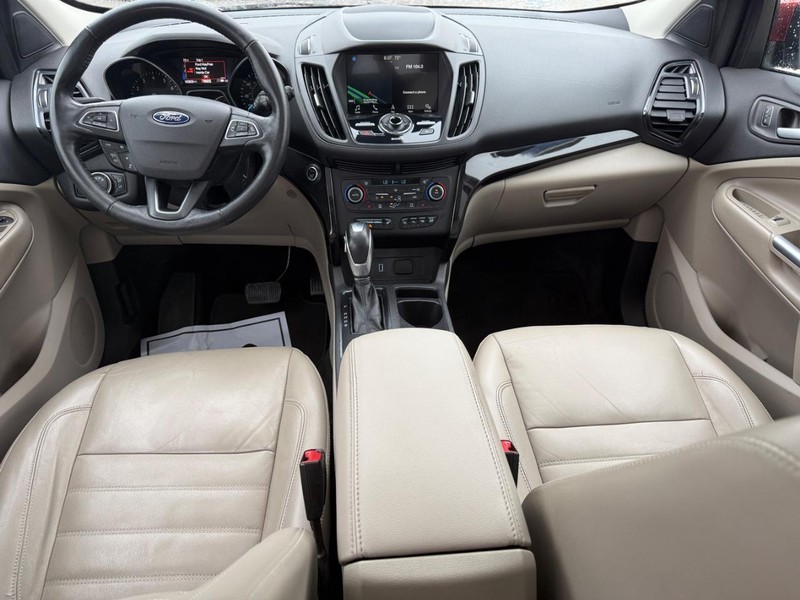 Ford Escape Vehicle Full-screen Gallery Image 13