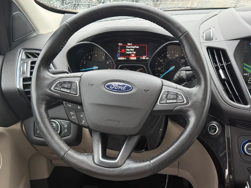 Ford Escape Vehicle Full-screen Gallery Image 14