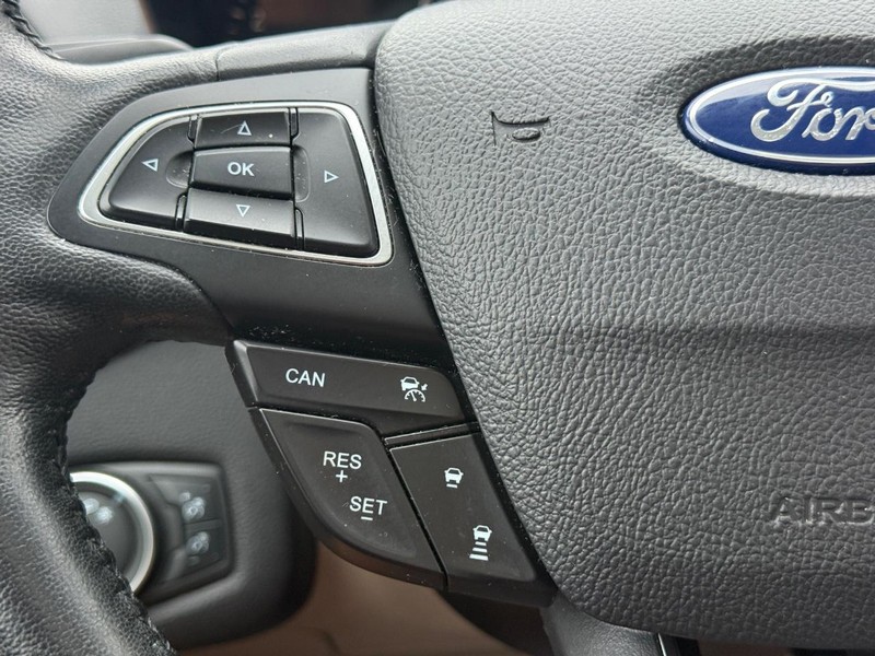 Ford Escape Vehicle Full-screen Gallery Image 15