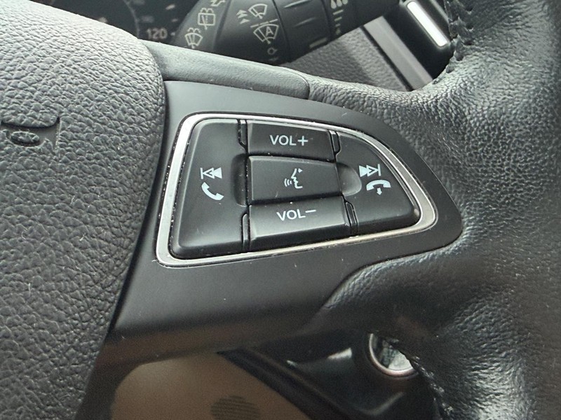 Ford Escape Vehicle Full-screen Gallery Image 16