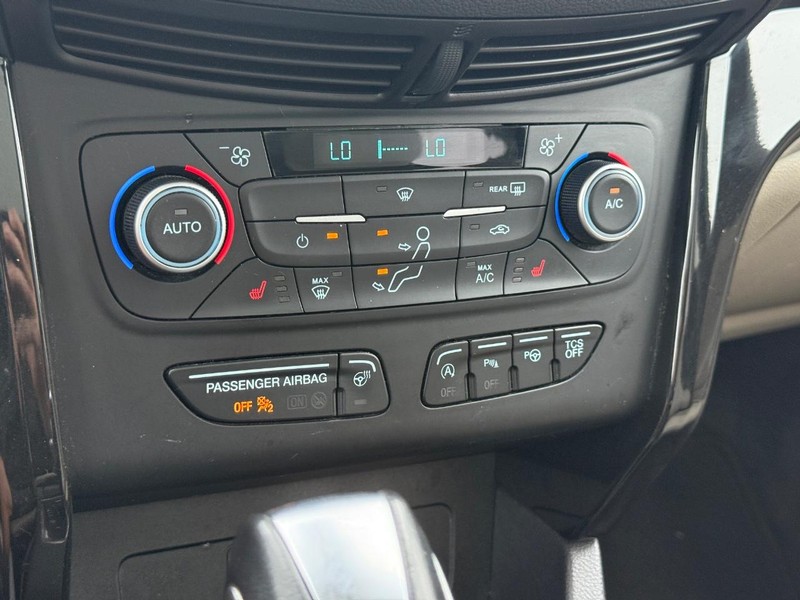 Ford Escape Vehicle Full-screen Gallery Image 19