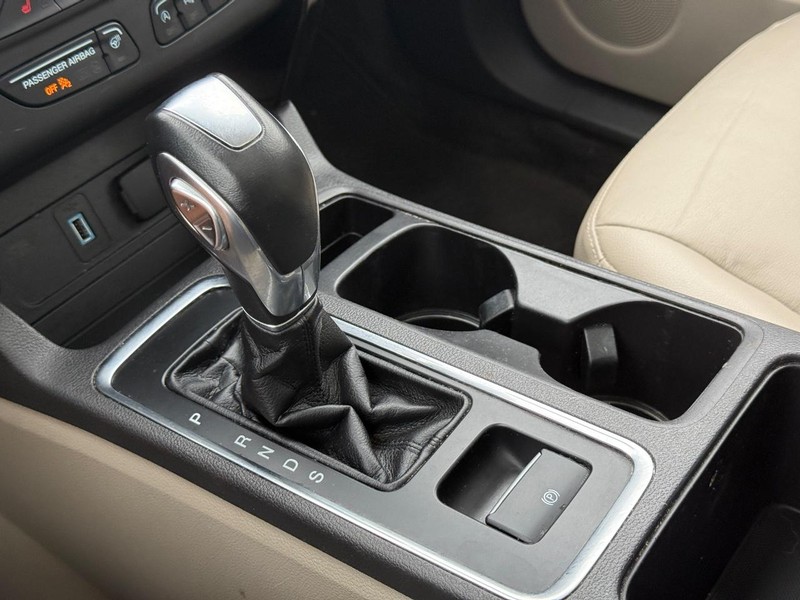 Ford Escape Vehicle Full-screen Gallery Image 20