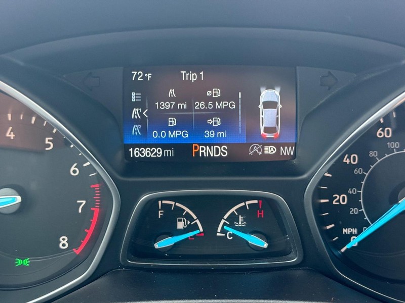 Ford Escape Vehicle Full-screen Gallery Image 22