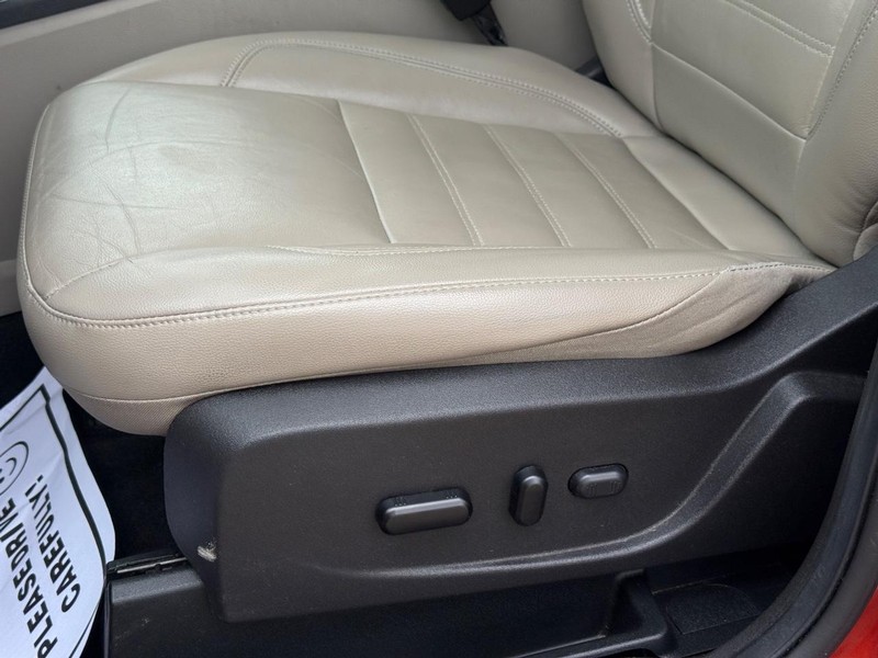 Ford Escape Vehicle Full-screen Gallery Image 25