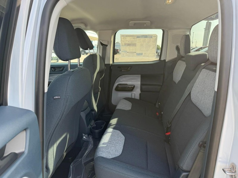 Ford Maverick Vehicle Full-screen Gallery Image 4