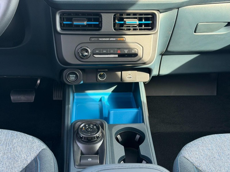 Ford Maverick Vehicle Full-screen Gallery Image 8