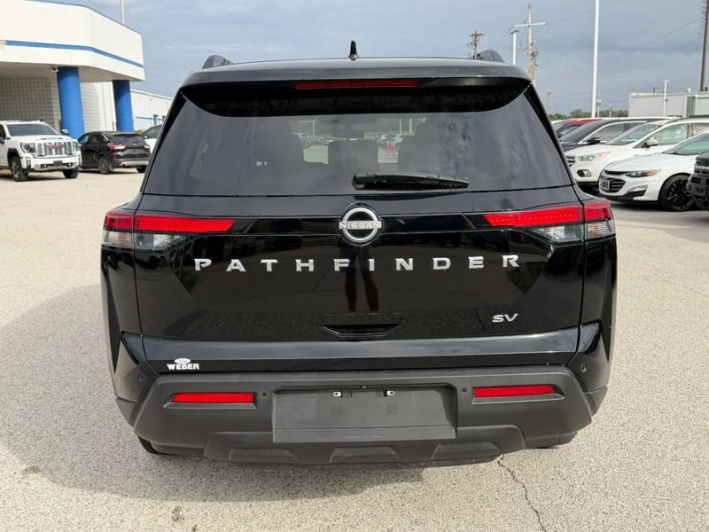 Nissan Pathfinder Vehicle Full-screen Gallery Image 4