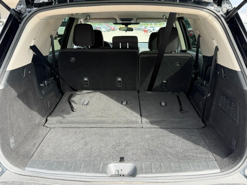 Nissan Pathfinder Vehicle Full-screen Gallery Image 5