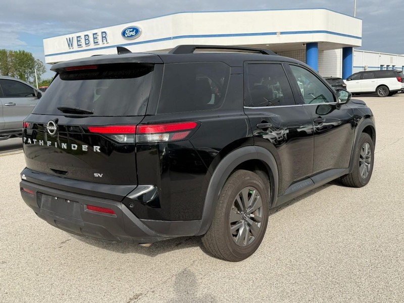 Nissan Pathfinder Vehicle Full-screen Gallery Image 6