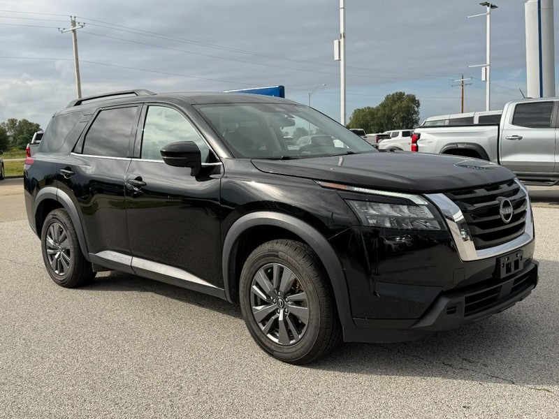 Nissan Pathfinder Vehicle Full-screen Gallery Image 8