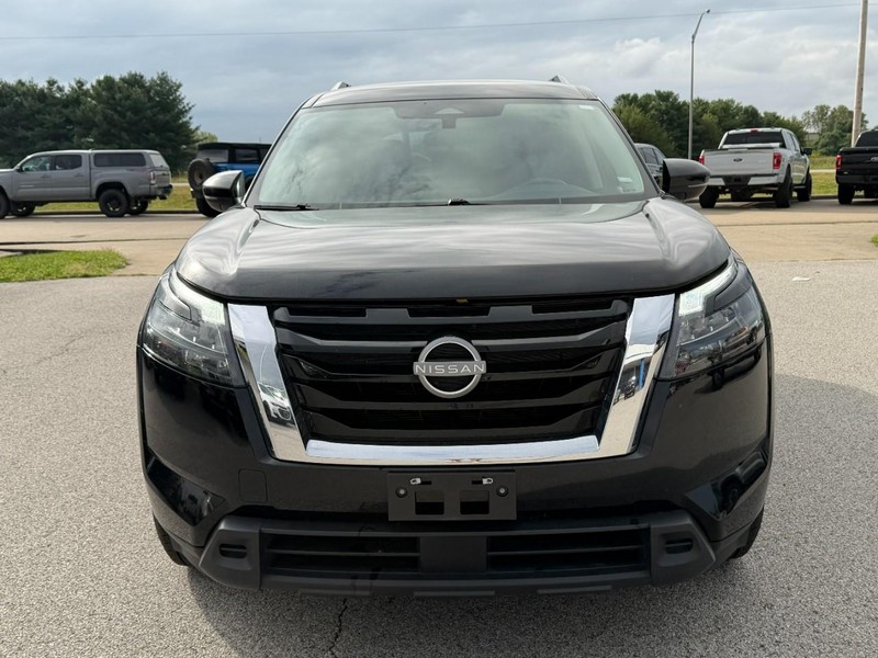 Nissan Pathfinder Vehicle Full-screen Gallery Image 9