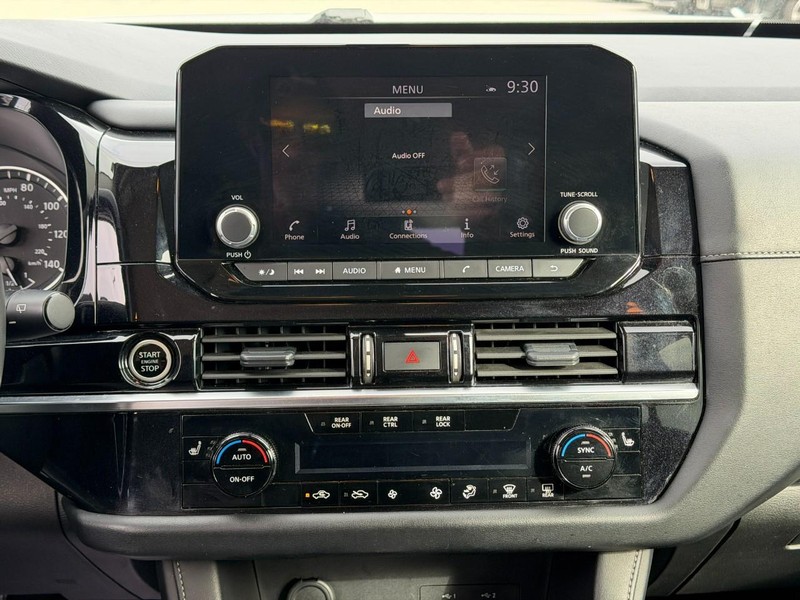 Nissan Pathfinder Vehicle Full-screen Gallery Image 13
