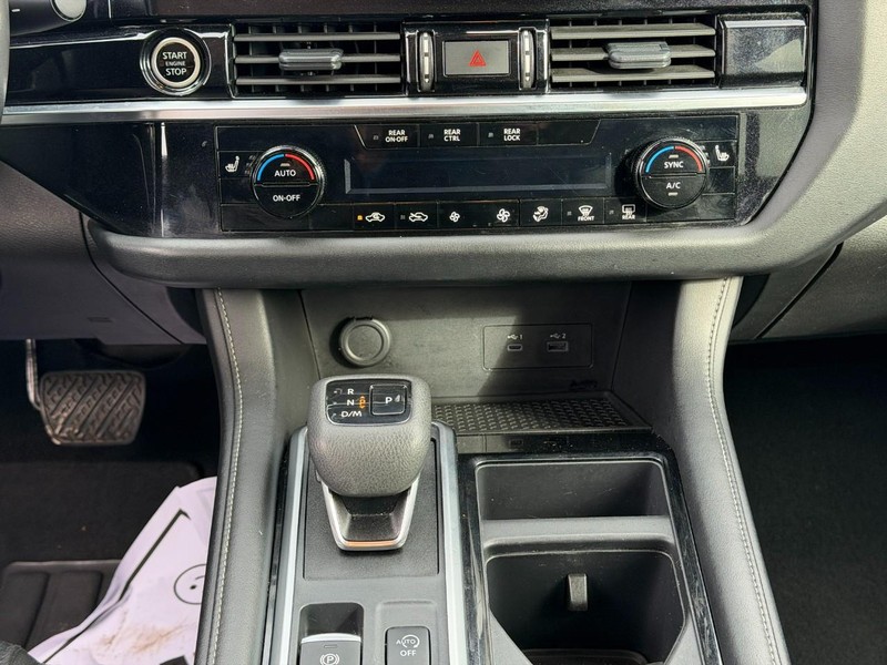 Nissan Pathfinder Vehicle Full-screen Gallery Image 14
