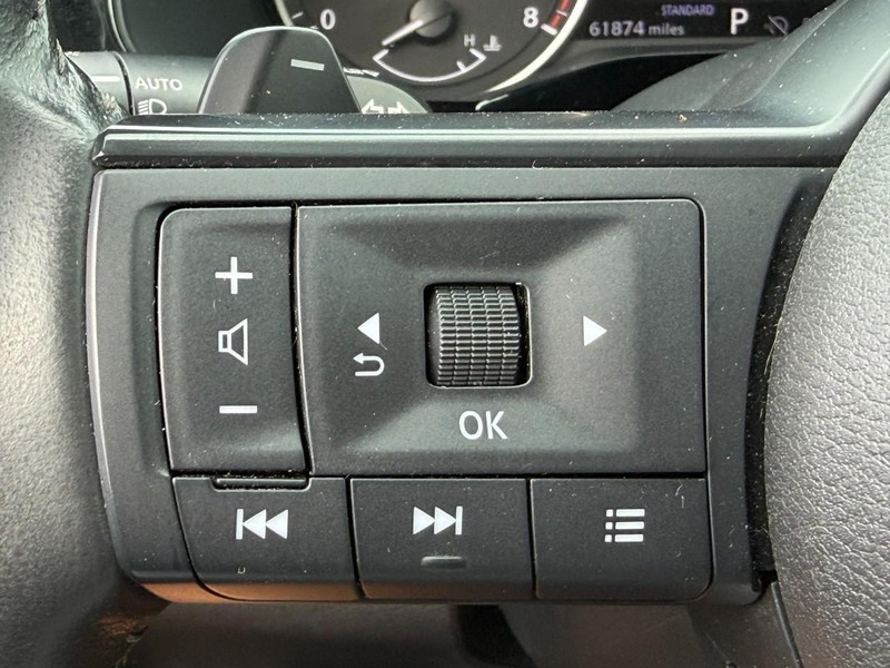 Nissan Pathfinder Vehicle Full-screen Gallery Image 18