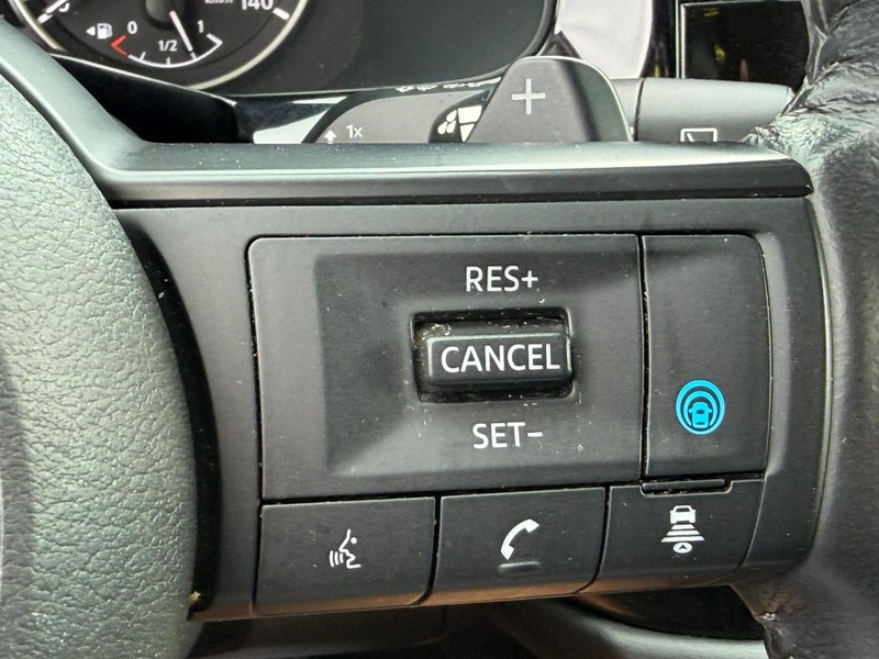 Nissan Pathfinder Vehicle Full-screen Gallery Image 19