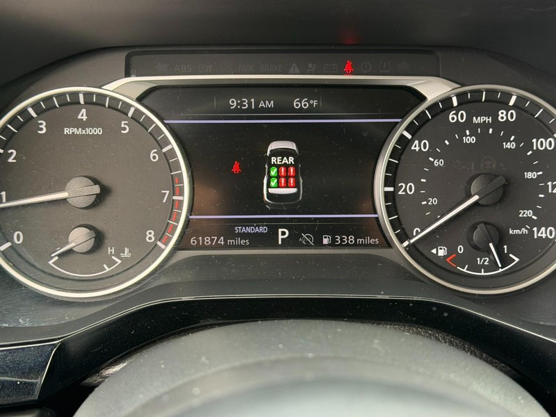 Nissan Pathfinder Vehicle Full-screen Gallery Image 20